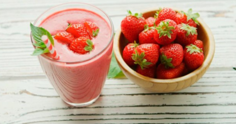 Strawberry Banana Smoothie for Constipation