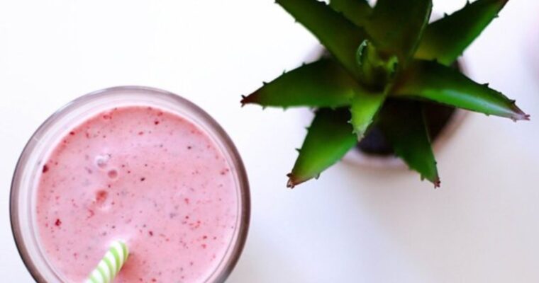 ANTI-INFLAMMATORY PINEAPPLE, STRAWBERRY AND GINGER SMOOTHIE