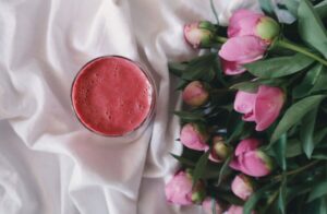 Berries and Spirulina Smoothie for Glowing Skin