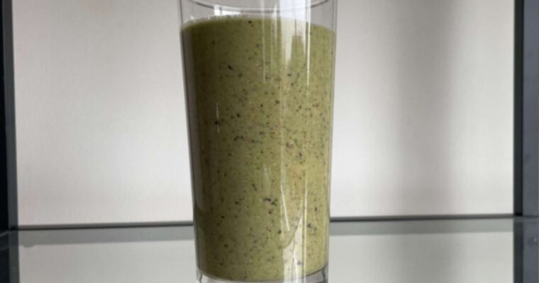 BLUEBERRY BANANA SPINACH SMOOTHIE RECIPE