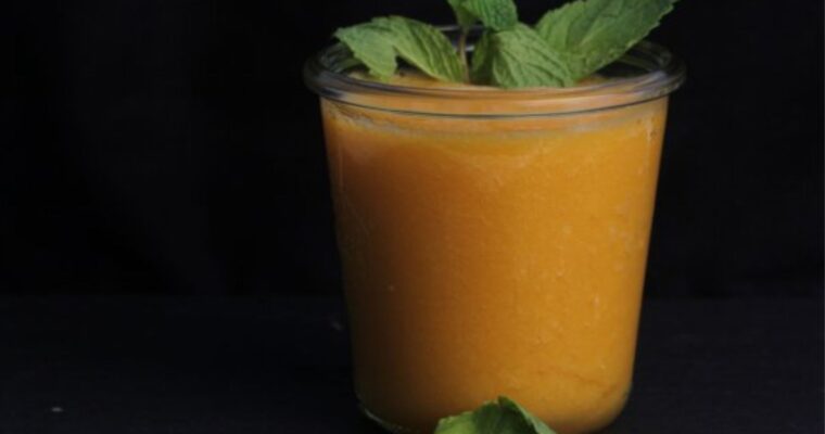 CREAMY CARROT SMOOTHIE FOR CONSTIPATION AND BLOATING