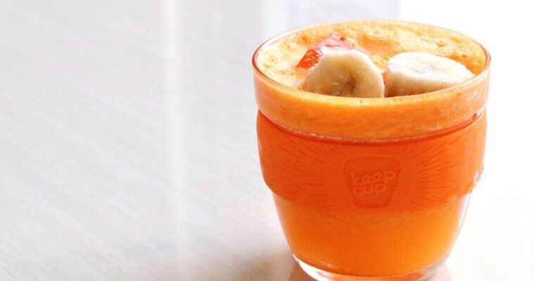 DETOXIFYING APPLE CARROT SMOOTHIE