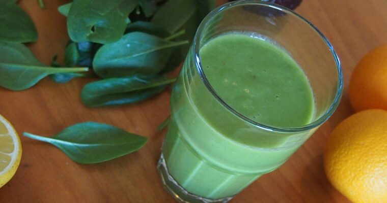 FRUITS AND SPINACH DETOX SMOOTHIE RECIPE