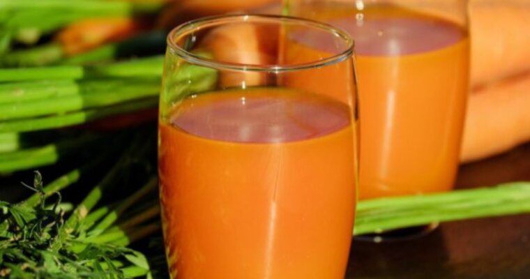 IMMUNITY BOOSTER JUICE WITH CARROT APPLE CELERY