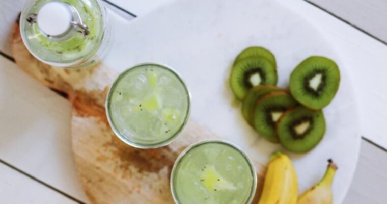 KIWI KEFIR SMOOTHIE FOR HEALTHY DIGESTION