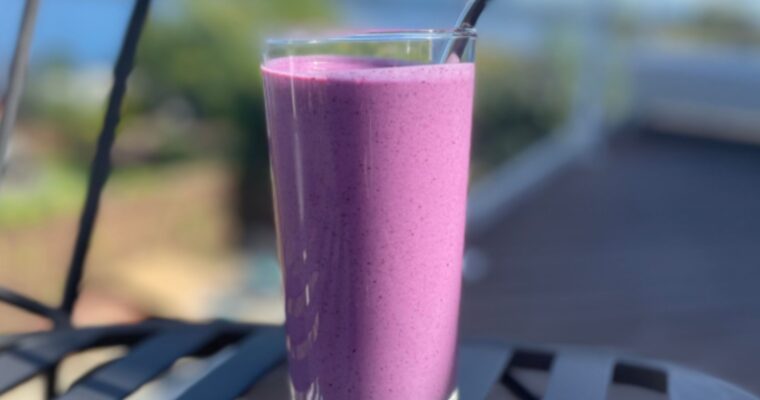 MIXED BERRY PROTEIN SMOOTHIE