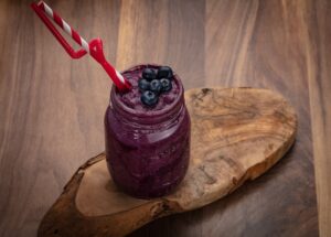 AVOID THE SNIFFLES WITH A COLD BUSTING BLUEBERRY SMOOTHIE