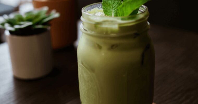 SPINACH AND GINGER SMOOTHIE FOR CYSTIC ACNE