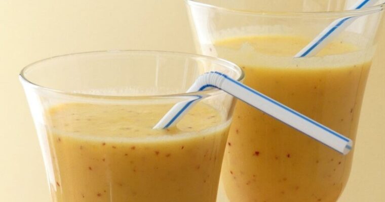 CONSTIPATION SMOOTHIE WITH MANGO AND COCONUT