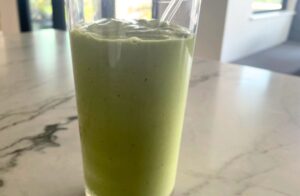 AVOCADO SMOOTHIE WITH PISTACHIO AND SPINACH