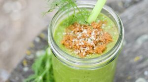 Spinach and Spirulina Smoothie for Clear Skin