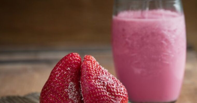 STRAWBERRY BLUEBERRY SMOOTHIE FOR CONSTIPATION