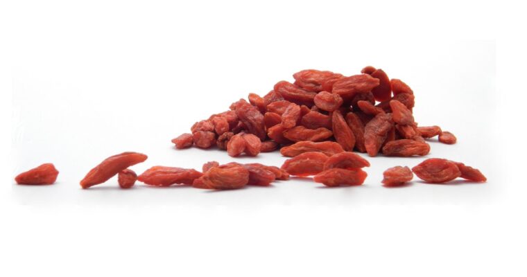 10 Goji Berry Benefits for Skin and Health